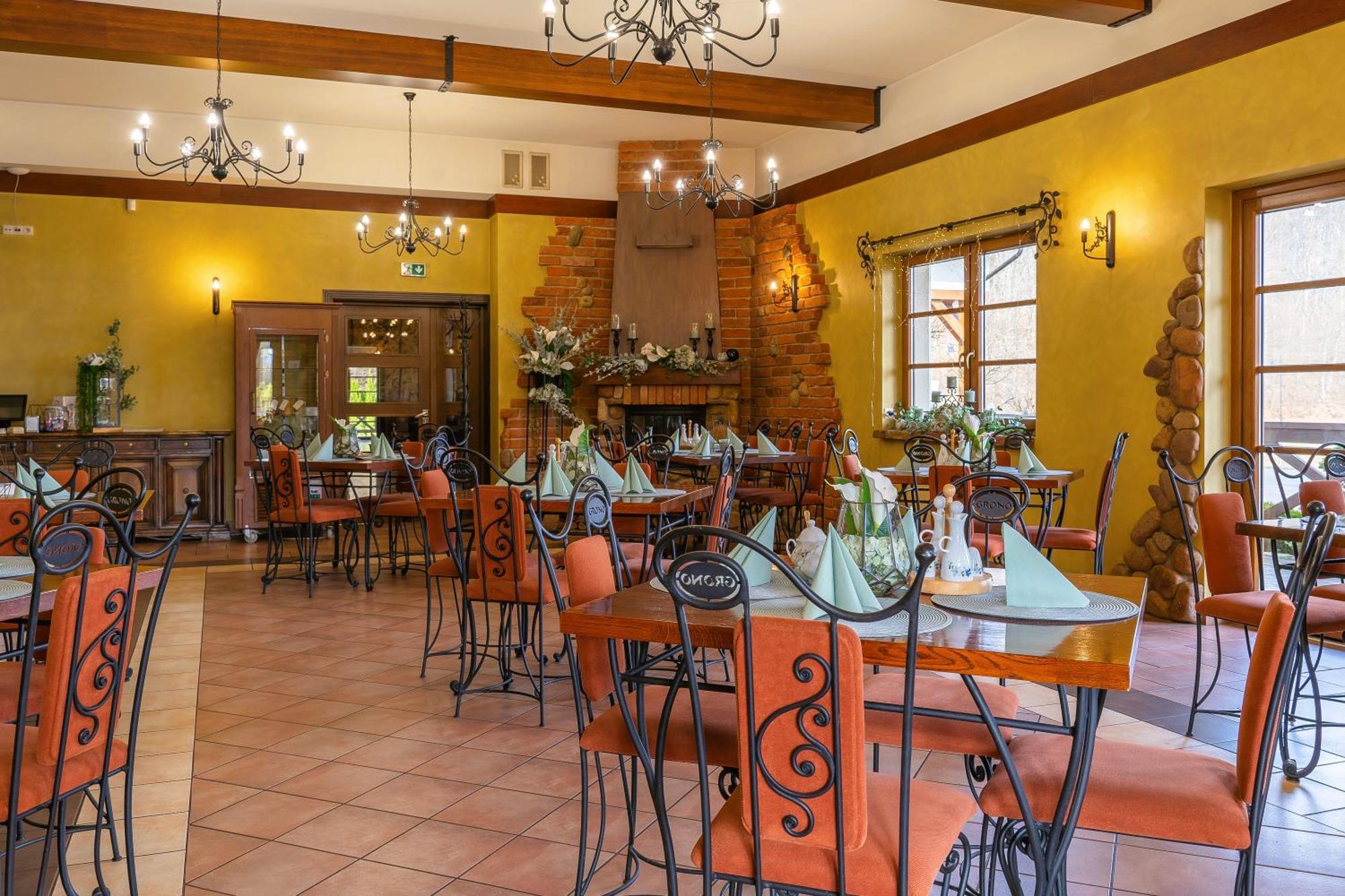Zlota Jesien Restauracja I Noclegi Nad Jeziorem Kartuzy Exterior photo